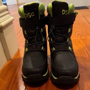 DSG Kids Black and Neon Green Snow Boots